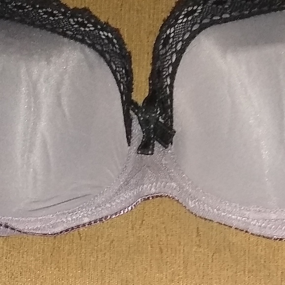 Bundle of 3 VS Bras - Picture 3 of 3